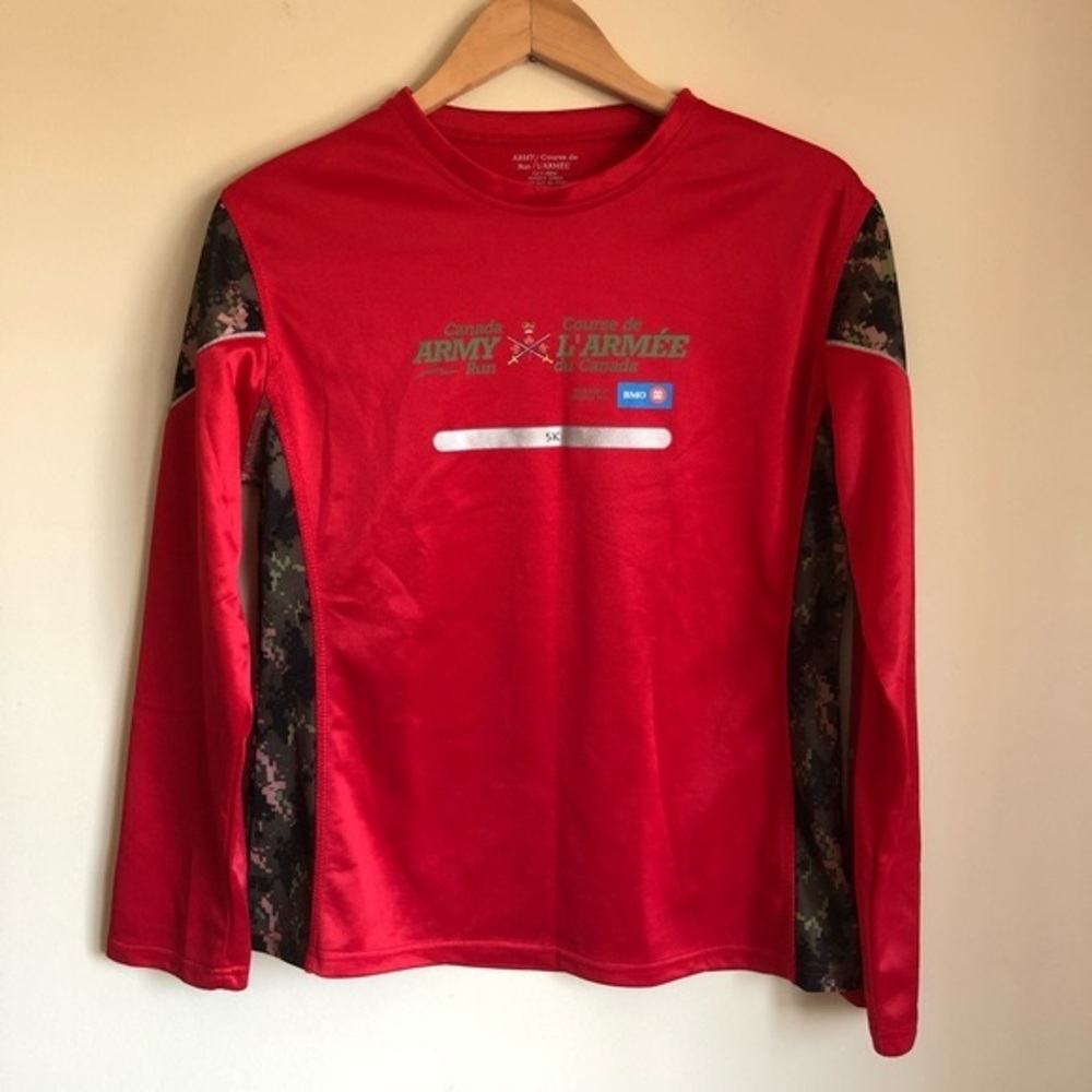 3/$30💚ARMY Run Ottawa 2014 red training top size medium